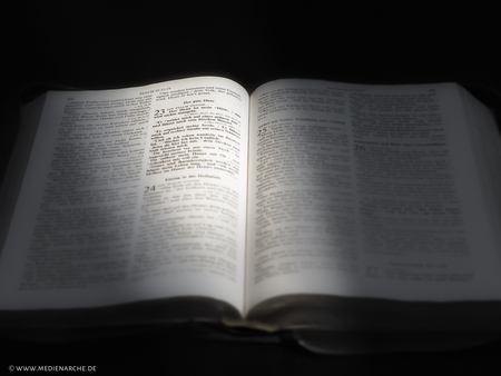 aufgeschlagene Bibel